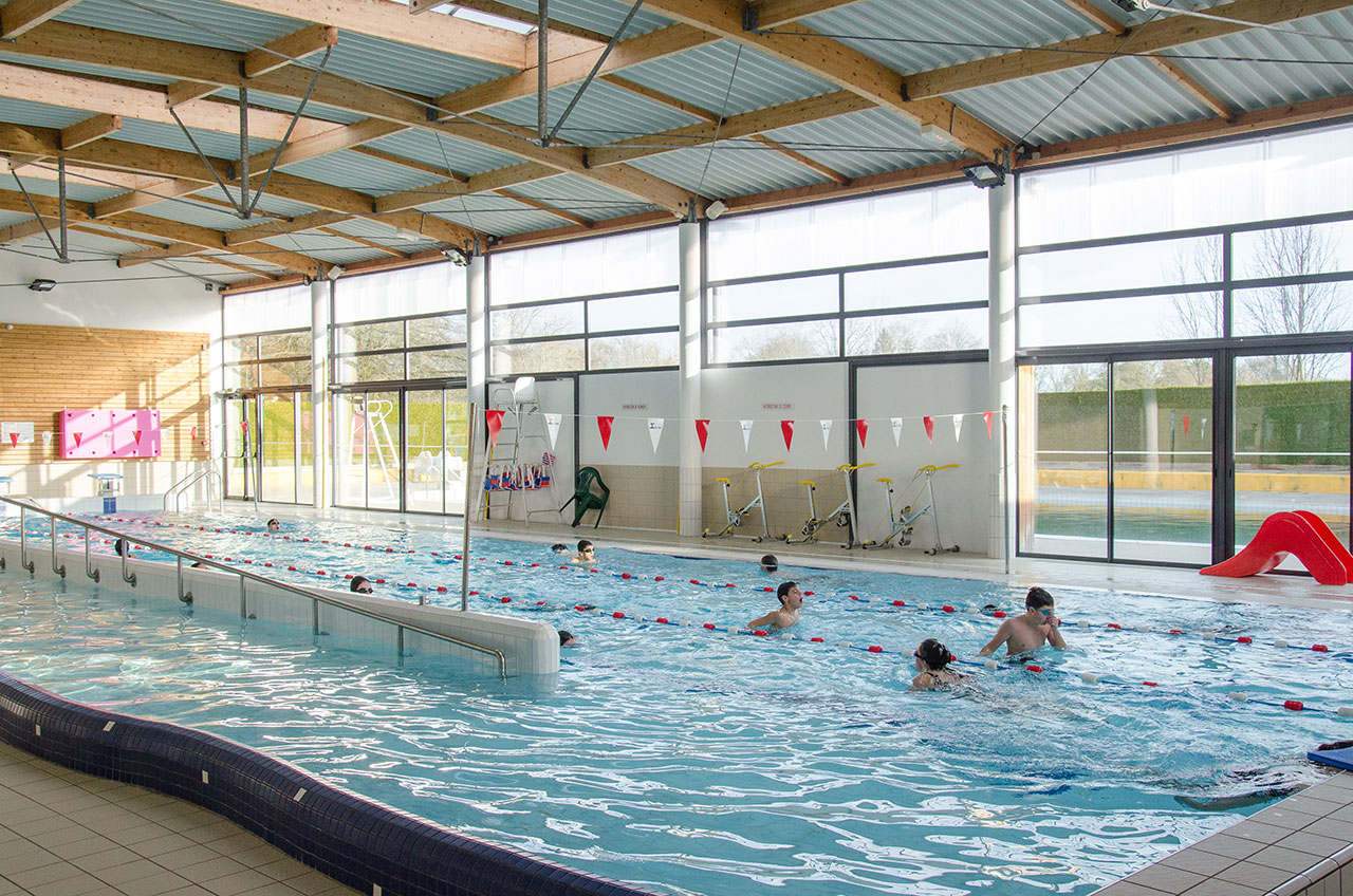 Saint-Aubin-le-Cloud piscine communautaire, bassin intérieur chauffé - Agrandir l'image (fenêtre modale)